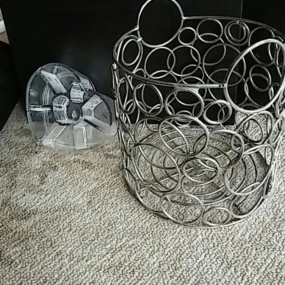 Basket & heart shaped makeup holder